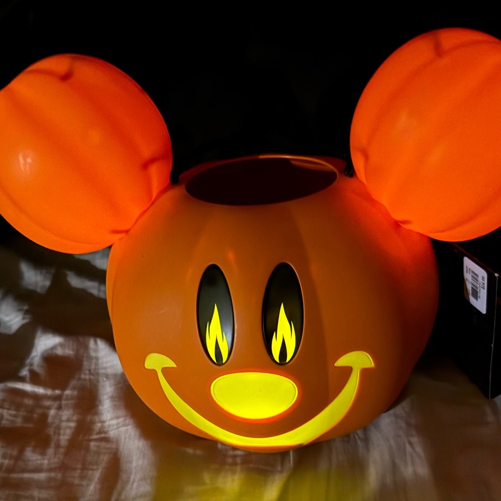 Disney Mickey Mouse pumpkin Halloween trick or treat light up bucket